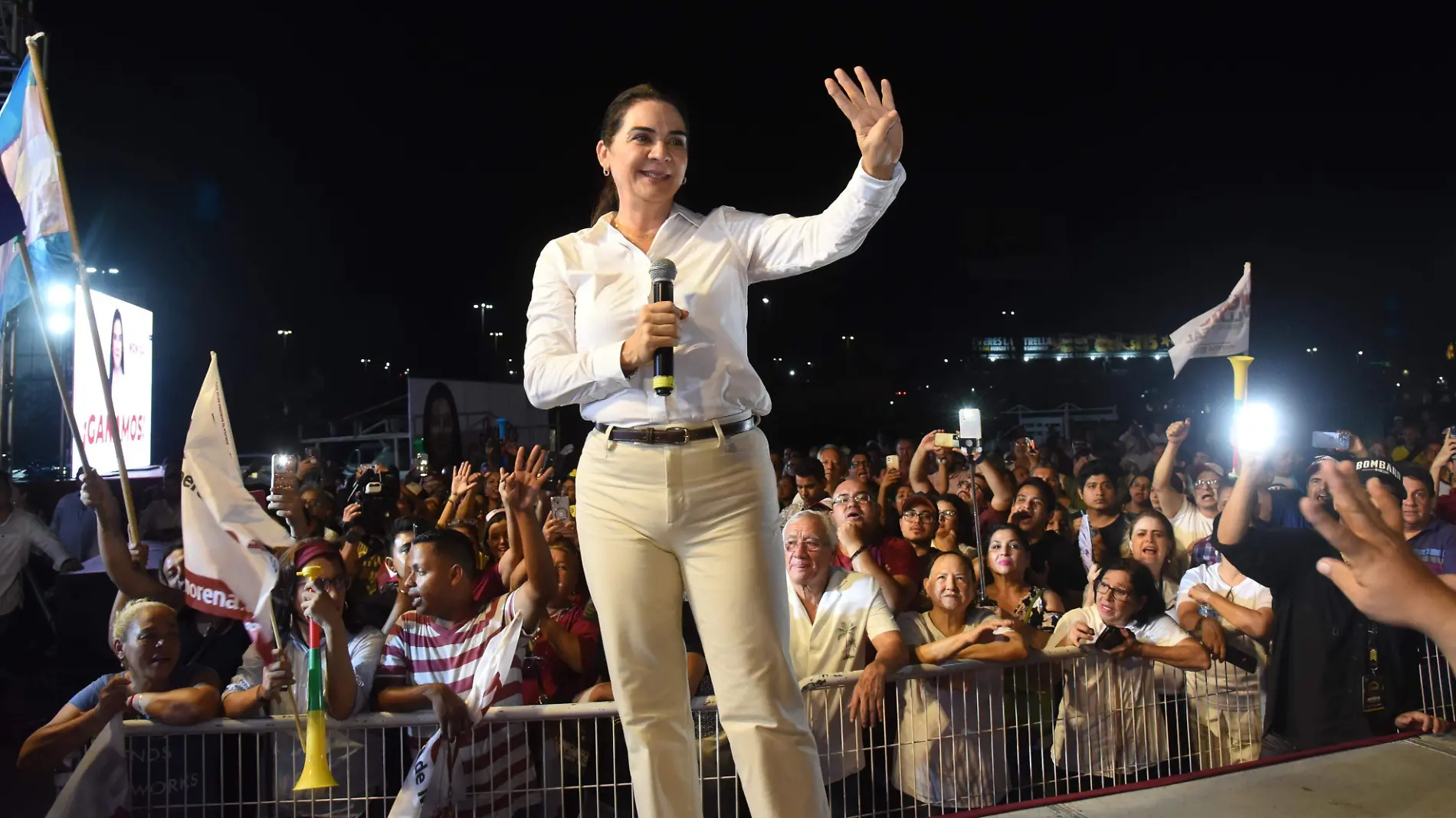 Mónica Villarreal, candidata a la alcaldía, celebra su ventaja en la zona norte de Tampico José Luis Tapia (4)